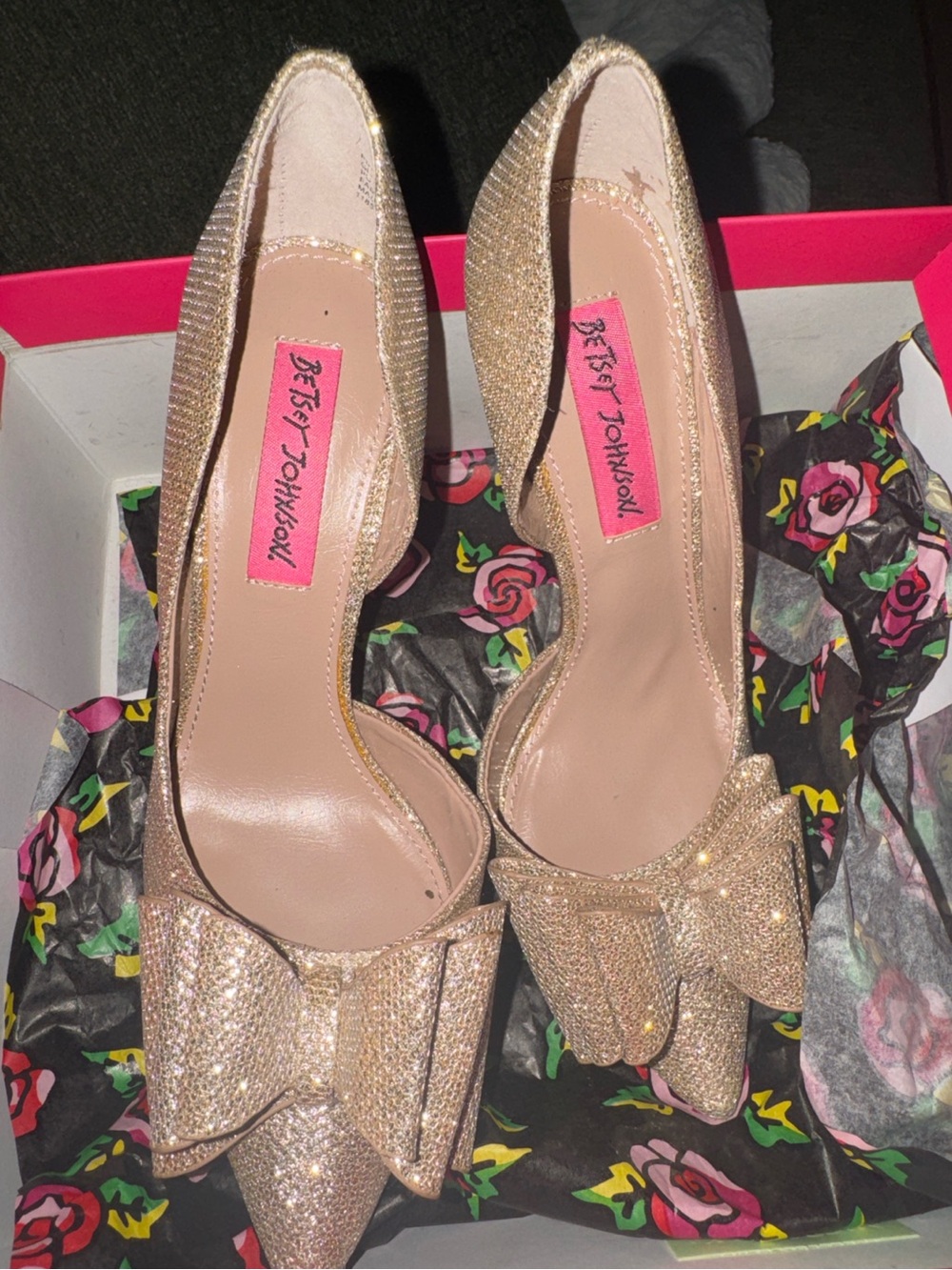 Betsey Johnson Prince Gold Glitter Bow Heels Pumps Size 5
